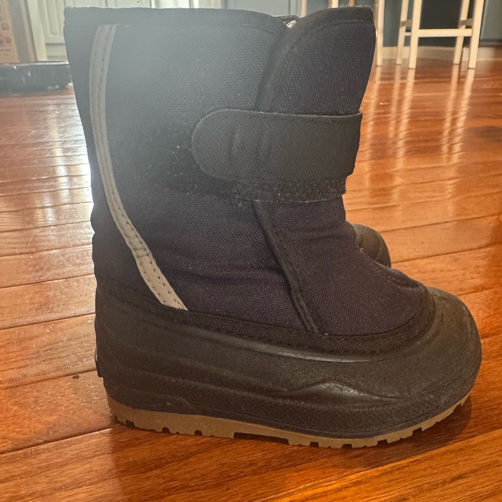 L.L. Bean Kids Black and Gray Snow Boots